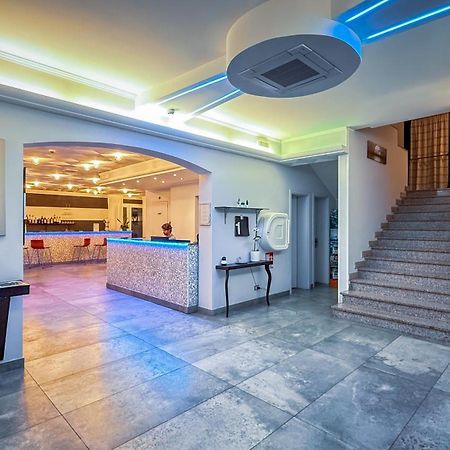Hotel Etna - Nuova Gestione Romagnola All-Inclusive Spiaggia Parcheggio Riccione Bagian luar foto