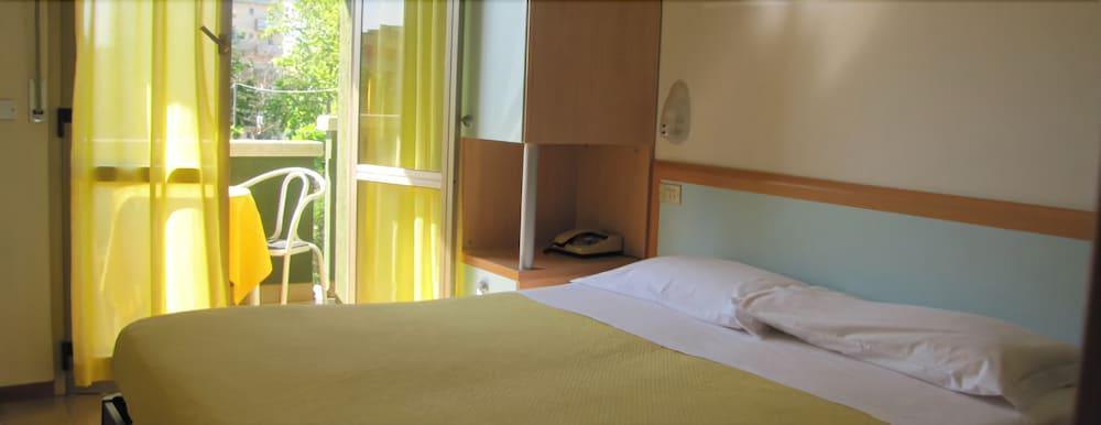 Hotel Etna - Nuova Gestione Romagnola All-Inclusive Spiaggia Parcheggio Riccione Bagian luar foto