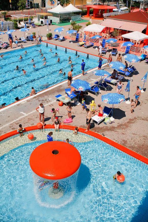 Hotel Etna - Nuova Gestione Romagnola All-Inclusive Spiaggia Parcheggio Riccione Bagian luar foto