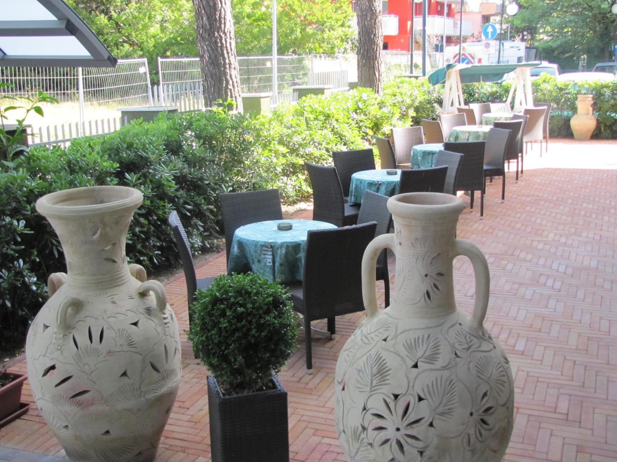 Hotel Etna - Nuova Gestione Romagnola All-Inclusive Spiaggia Parcheggio Riccione Bagian luar foto