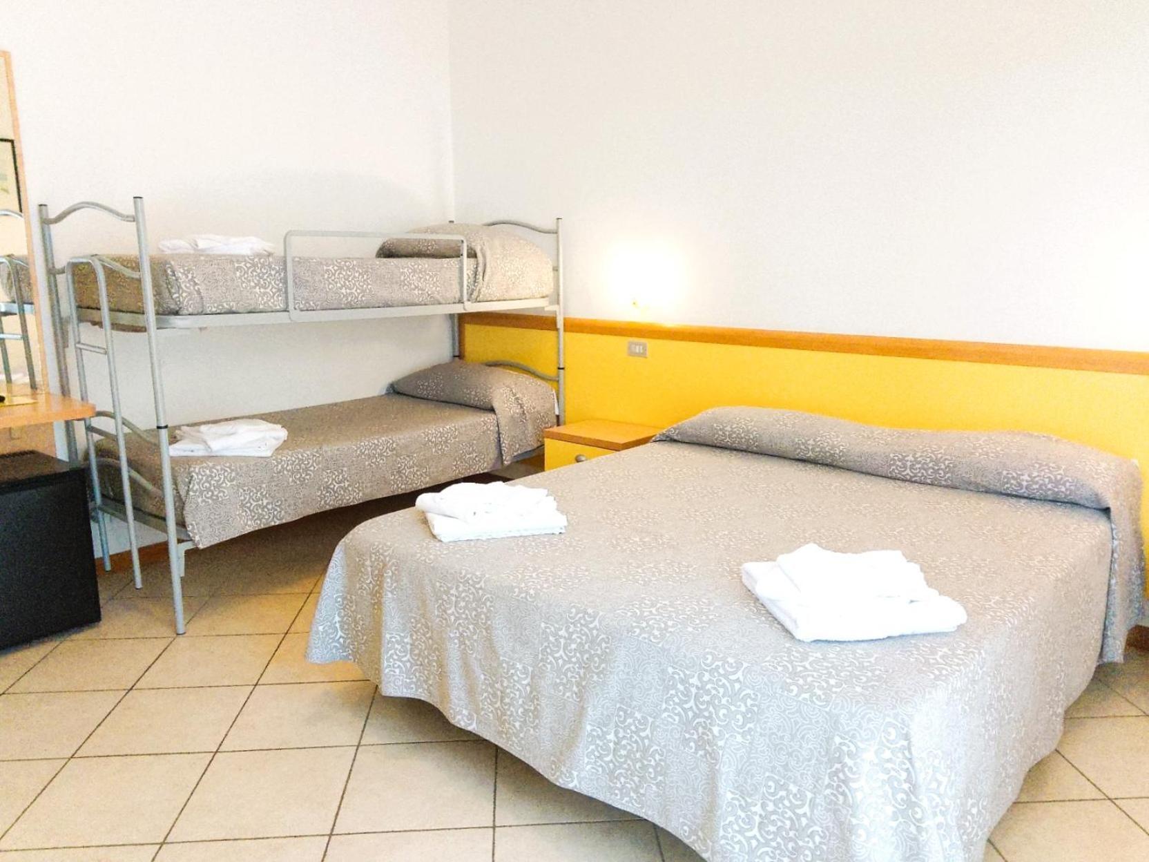 Hotel Etna - Nuova Gestione Romagnola All-Inclusive Spiaggia Parcheggio Riccione Bagian luar foto