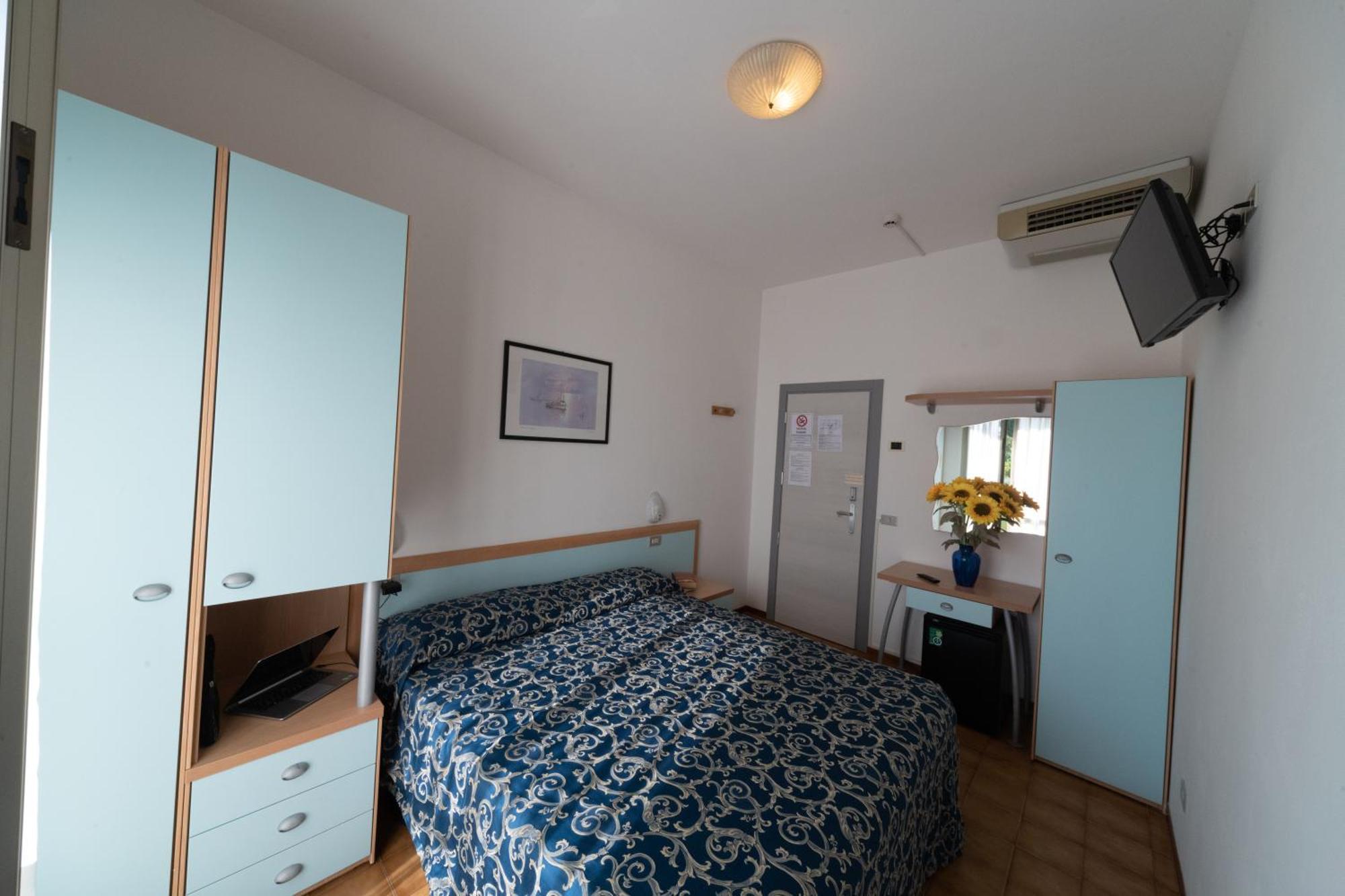 Hotel Etna - Nuova Gestione Romagnola All-Inclusive Spiaggia Parcheggio Riccione Bagian luar foto