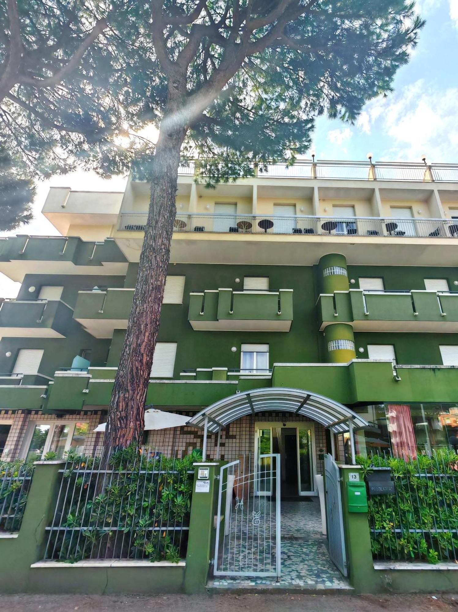 Hotel Etna - Nuova Gestione Romagnola All-Inclusive Spiaggia Parcheggio Riccione Bagian luar foto