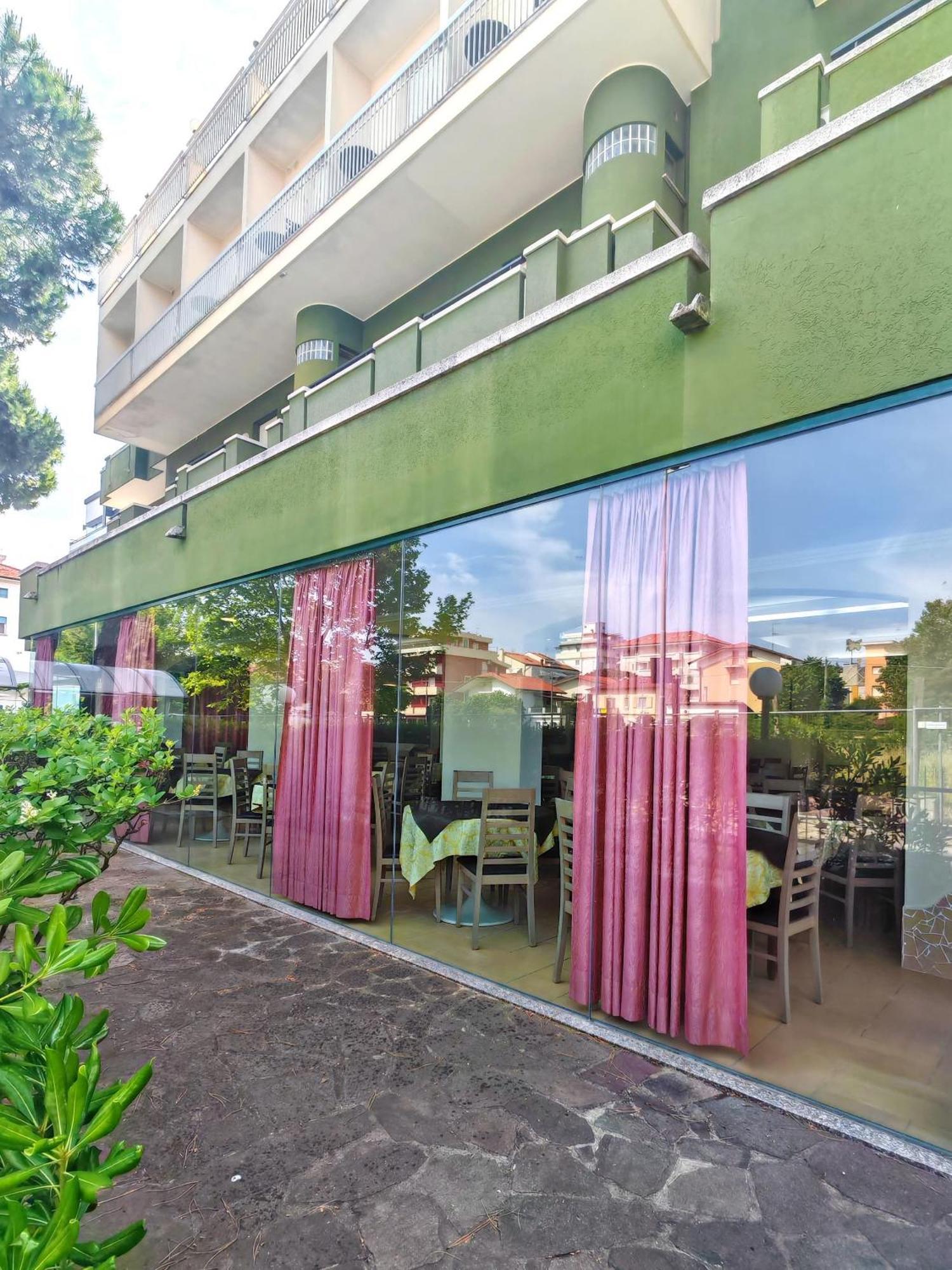 Hotel Etna - Nuova Gestione Romagnola All-Inclusive Spiaggia Parcheggio Riccione Bagian luar foto