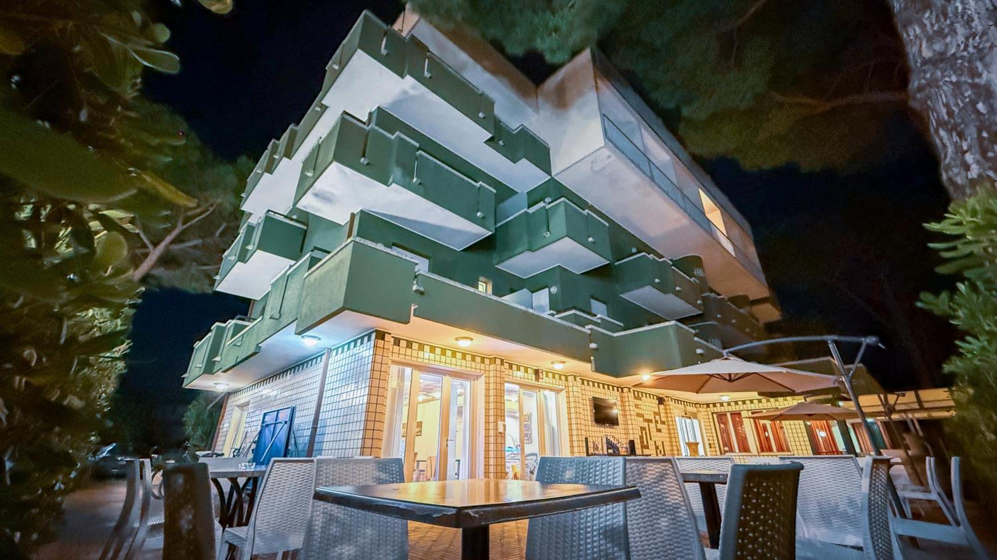 Hotel Etna - Nuova Gestione Romagnola All-Inclusive Spiaggia Parcheggio Riccione Bagian luar foto