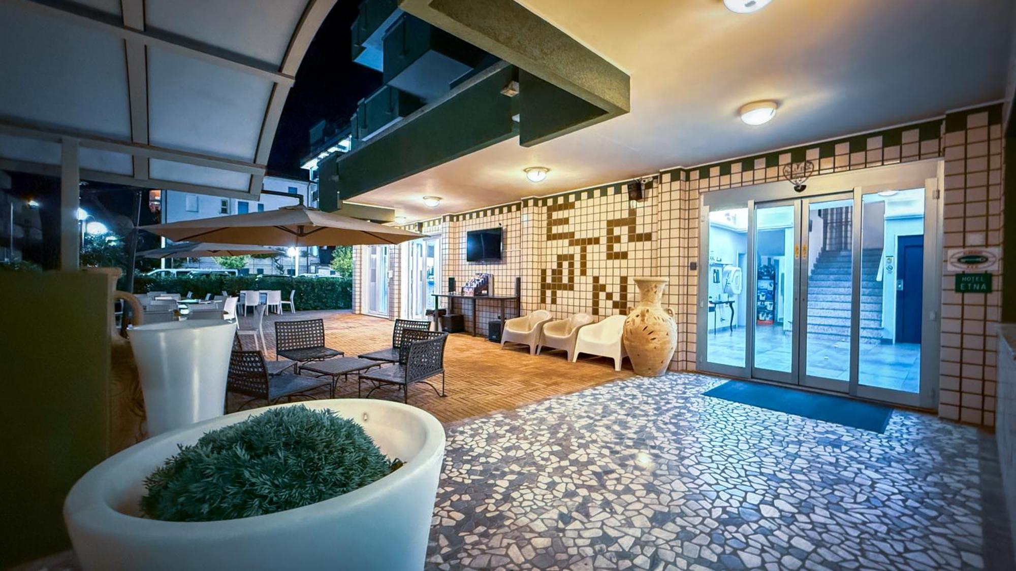 Hotel Etna - Nuova Gestione Romagnola All-Inclusive Spiaggia Parcheggio Riccione Bagian luar foto