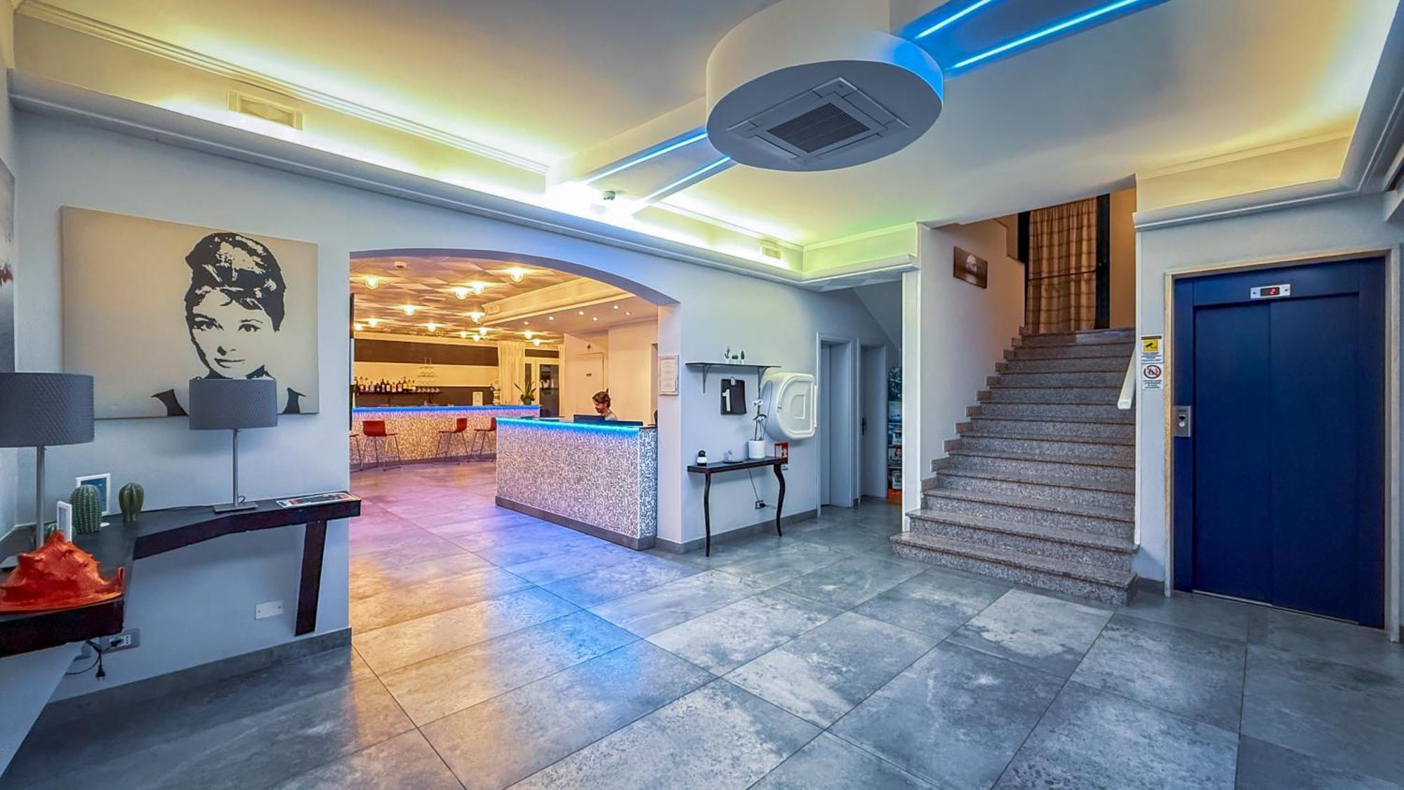 Hotel Etna - Nuova Gestione Romagnola All-Inclusive Spiaggia Parcheggio Riccione Bagian luar foto