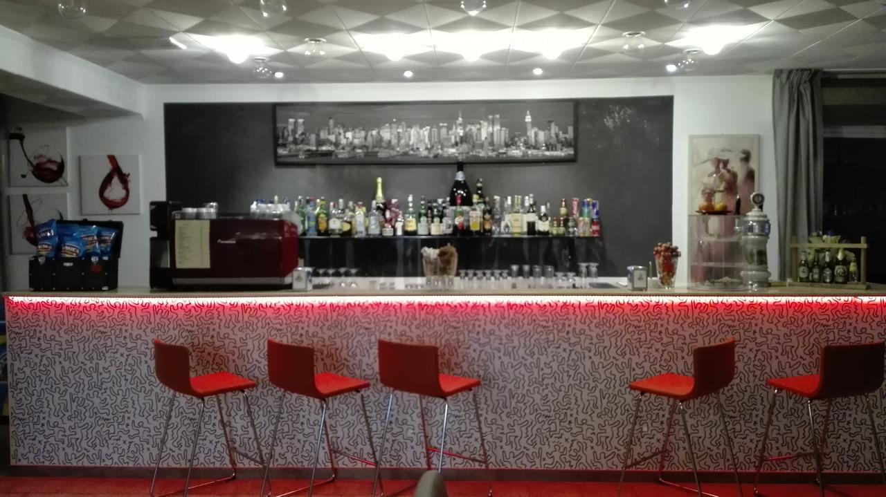 Hotel Etna - Nuova Gestione Romagnola All-Inclusive Spiaggia Parcheggio Riccione Bagian luar foto