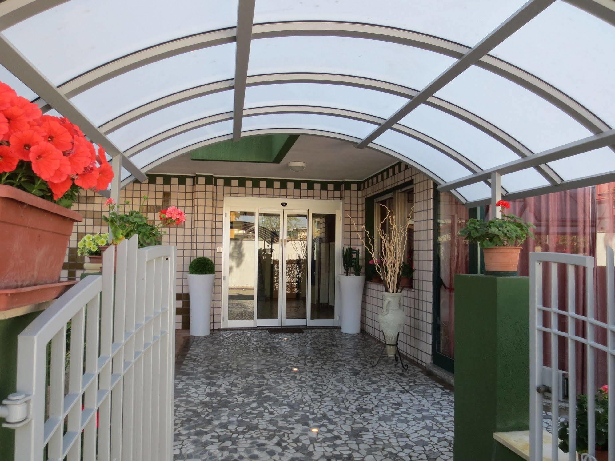 Hotel Etna - Nuova Gestione Romagnola All-Inclusive Spiaggia Parcheggio Riccione Bagian luar foto