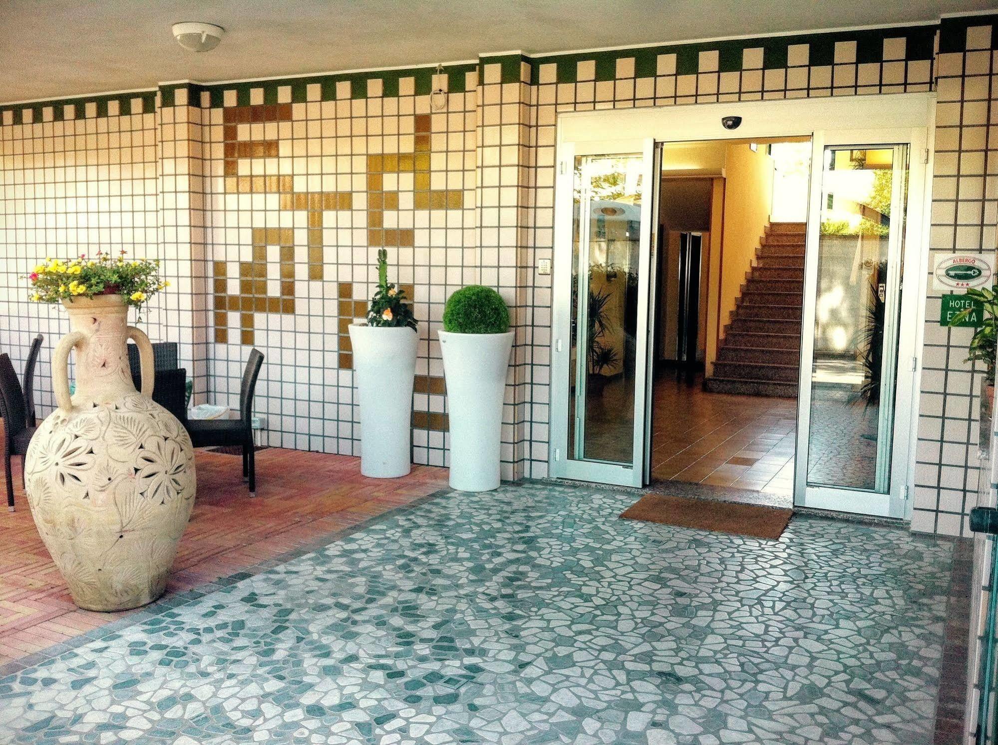 Hotel Etna - Nuova Gestione Romagnola All-Inclusive Spiaggia Parcheggio Riccione Bagian luar foto
